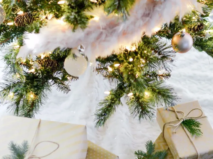 Your Holiday Party Checklist: 10 Things to Book Before November